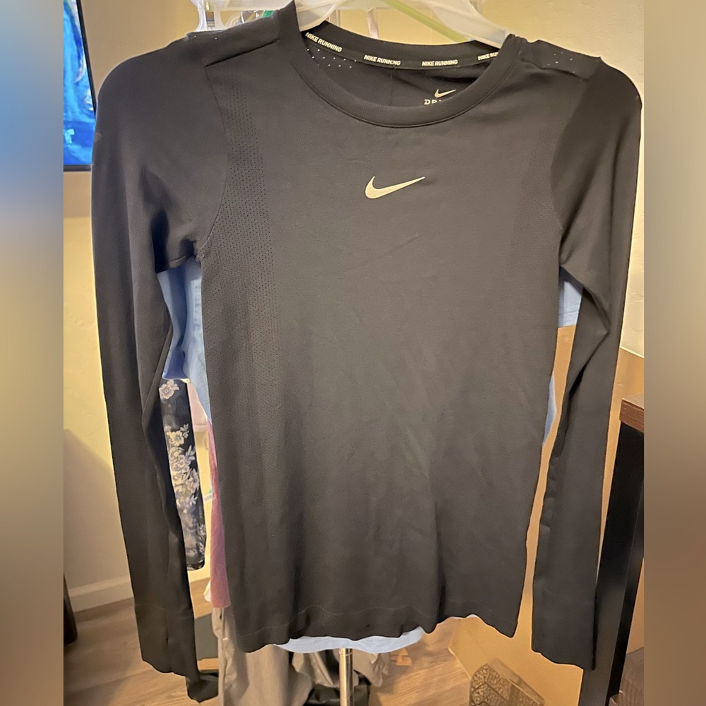Nike Dri-Fit Womens Size XS black Running Knit Shirt $70 NWT